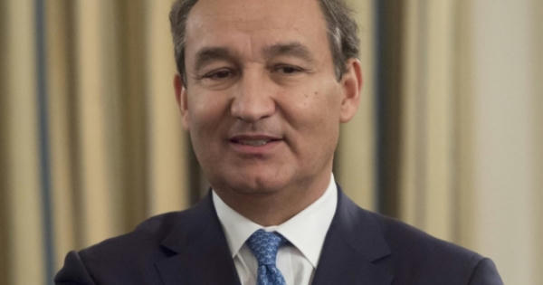 CEO United Airlines mất ghế chủ tịch sau vụ đuổi hành khách gốc Việt