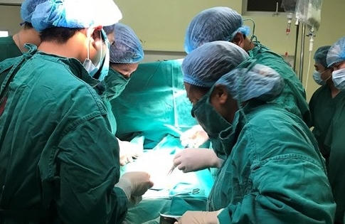 Hơn 20 y, bác sĩ khóc sau ca mổ lấy thai cho sản phụ ung thư giai đoạn cuối Hơn 20 y, bác sĩ khóc sau ca mổ lấy thai cho sản phụ ung thư giai đoạn cuối