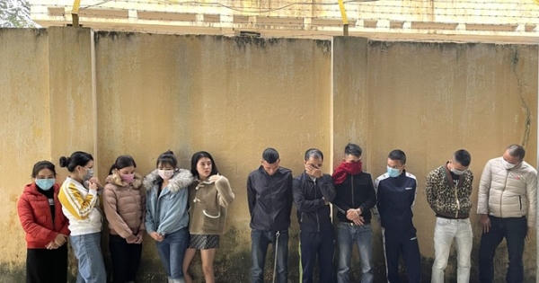 11 đối tượng dương tính với ma túy trong quán hát 11 đối tượng dương tính với ma túy trong quán hát