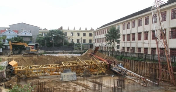 Vụ cẩu tháp đổ vào trường học: Dự án không phép vẫn thi công gây tai nạn nghiêm trọng