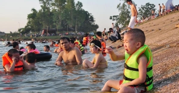 Cảnh báo nguy hiểm tại "bãi biển mini" ở ngoại thành Hà Nội