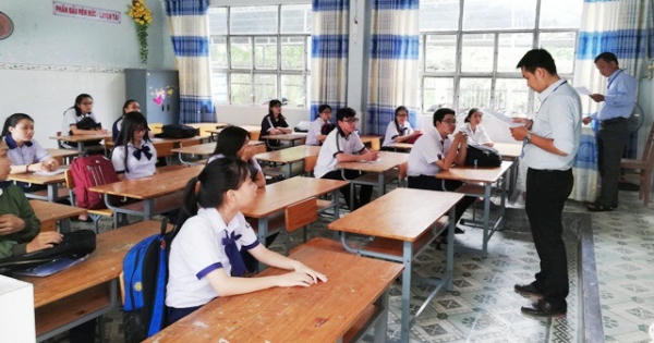 Thí sinh cả nước nô nức làm thủ tục dự thi THPT quốc gia 2018