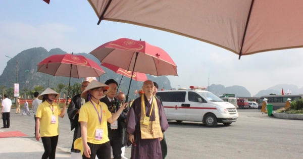 Nét đẹp tình nguyện viên tại Đại lễ Phật đản Vesak 2019