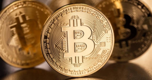 Giá Bitcoin hôm nay 19/12: Chưa thể vượt ngưỡng cửa 20.000 USD