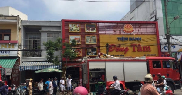 Quán bánh mỳ bị thiêu rụi đồ đạc vì quạt bất ngờ bốc cháy trong đêm