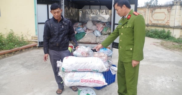 Hà Nam: Bắt ô tô chở gần 1 tấn thực phẩm không rõ nguồn gốc