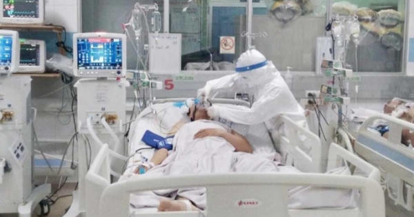 Việt Nam đang điều trị gần 7,9 nghìn ca COVID-19 nặng