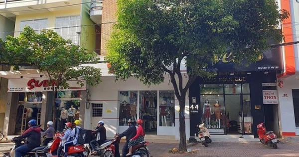 Mỹ phẩm “cao cấp” sản xuất tại... cửa hàng quần áo?