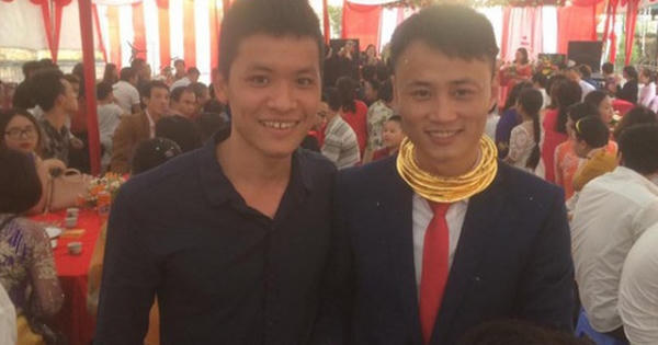 Đám cưới "độc": Chú rể được tặng kiềng vàng đeo kín cổ, cô dâu ngẩn ngơ đứng nhìn