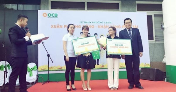Ngân hàng Phương Đông trao quà hơn 4 tỷ đồng đến khách hàng
