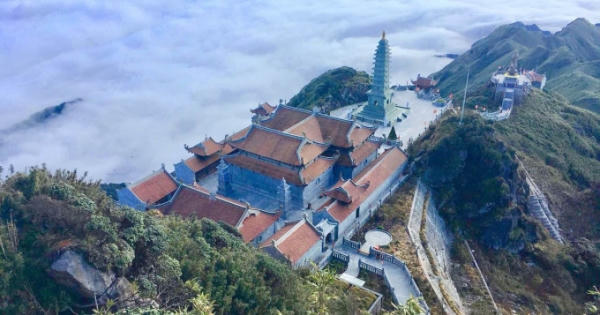 Sông mây cuồn cuộn chảy, Fansipan đẹp mê hồn những ngày cuối năm