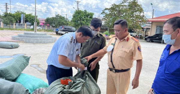 Hậu Giang: Tạm giữ trên 1 tấn hàng hóa không nhãn hiệu và hóa đơn chứng từ