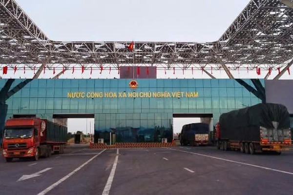 Thí điểm thông quan cuối tuần tại Bắc Luân II, gần 700 tấn hàng qua cửa khẩu