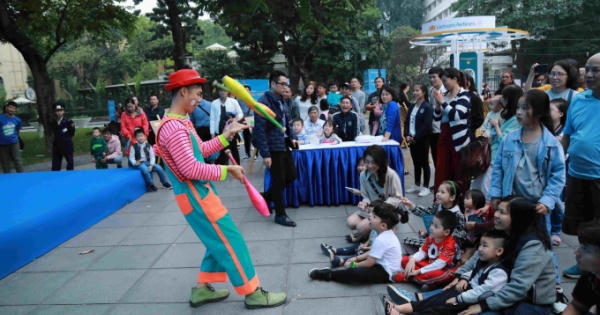 Niềm vui của người dân khi phố đi bộ hoạt động trở lại