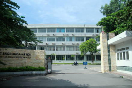 Mùa thi đầu tiên trường đại học vắng lặng Mùa thi đầu tiên trường đại học vắng lặng