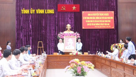 Trưởng Ban Tuyên giáo Trung ương làm việc với Ban Thường vụ tỉnh Vĩnh Long Trưởng Ban Tuyên giáo Trung ương làm việc với Ban Thường vụ tỉnh Vĩnh Long