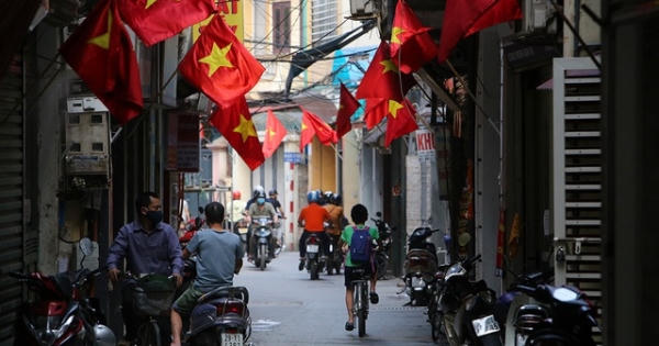 Thủ đô rực rỡ cờ hoa kỷ niệm 130 năm ngày sinh nhật Bác