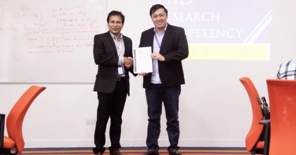 Ông Cao Văn Chóng bảo vệ thành công luận án tiến sĩ tại Malaysia