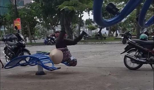 Clip: Nữ ninja mặc full giáp tập thể dục đốt mỡ thừa khiến hội chị em bội phục