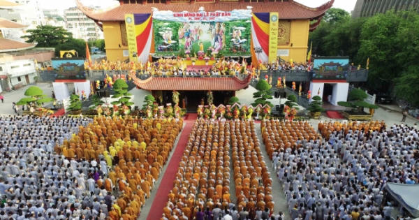 Hơn 3.000 người tham dự Đại lễ Phạt đản tại TP HCM