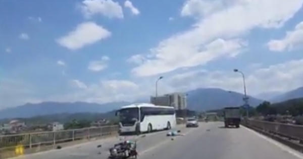 Hãi hùng nam thanh niên đi tốc độ cao lấn làn đâm trực diện ô tô khách