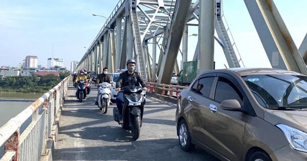 Cầu Chương Dương xuống cấp, “cõng” lượng xe gấp 8 lần thiết kế
