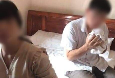 Chồng bắt quả tang vợ đang ở nhà nghỉ cùng nam cán bộ xã