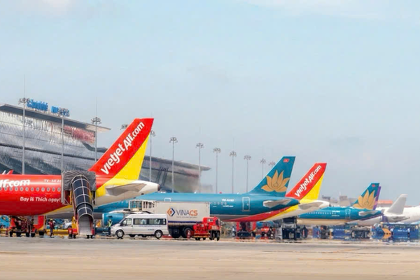 Cục Hàng không đề xuất điều chỉnh giá trần vé máy bay để phụ thu nhiên liệu