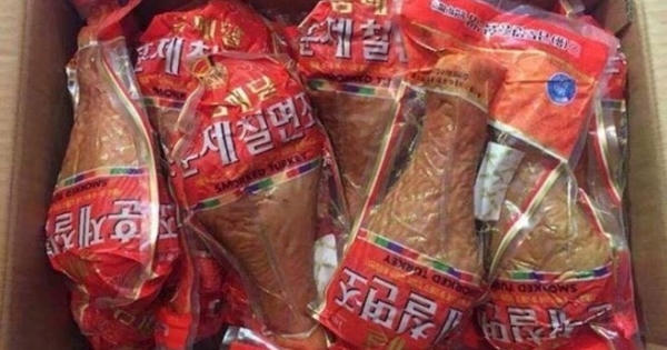 Đùi gà nặng 1 kg giá 250.000 đồng cháy hàng ở Hà Nội