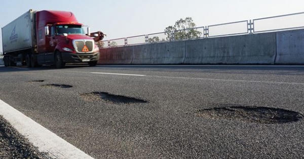 Ổ gà 'lởm chởm' trên cao tốc Đà Nẵng – Quảng Ngãi, Tổng giám đốc bị xử lý