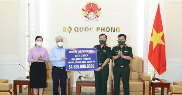 Mặt trận Trung ương trao hỗ trợ 54,5 cho Bộ Quốc phòng phục vụ chống dịch