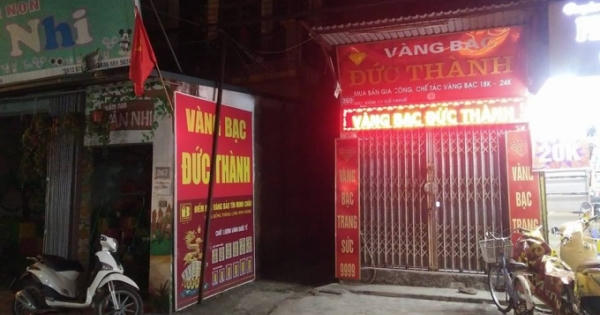 Hà Nội: Thanh niên vờ đeo thử nhẫn vàng rồi nhanh chân bỏ chạy