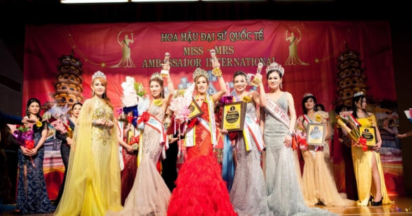 Vượt qua nhiều thí sinh “nặng kí”, Nguyễn Thị Huệ đăng quang Hoa hậu Đại sứ Quốc tế