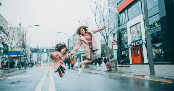 Cộng đồng mạng xuýt xoa trước độ dễ thương của mẫu - tử qua bộ ảnh "Khi mẹ làm bạn" Cộng đồng mạng xuýt xoa trước độ dễ thương của mẫu - tử qua bộ ảnh "Khi mẹ làm bạn"