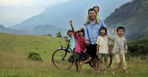 Đạo diễn “Cha cõng con” trả lại Bằng khen giải Cánh diều: Ban Giám khảo nói gì?