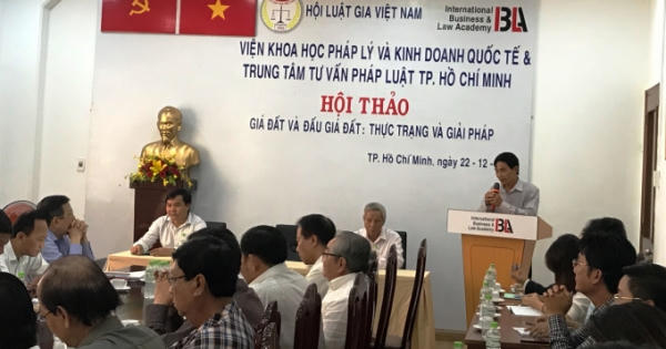 Khâu phát hành hồ sơ là “rào cản” cho người tham gia đấu giá đất Khâu phát hành hồ sơ là “rào cản” cho người tham gia đấu giá đất