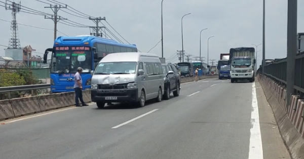 TP HCM: Liên tiếp xảy ra va chạm, quốc lộ 1 ùn ứ nghiêm trọng