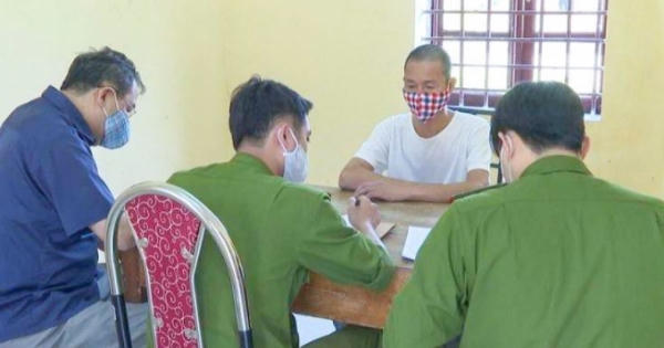 Khởi tố đối tượng đuổi chém người, sau mâu thuẫn xin hút thuốc lào ở Yên Bái