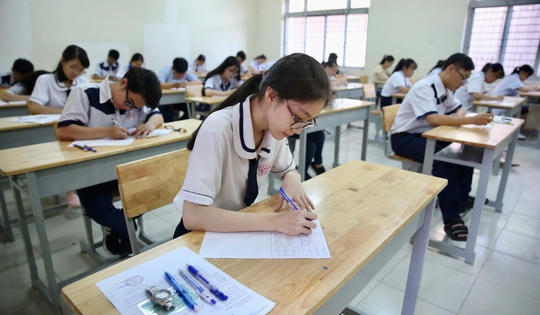 Sáng nay, học sinh cả nước bước vào ngày thi thứ 2 với bài thi tổ hợp Khoa học tự nhiên