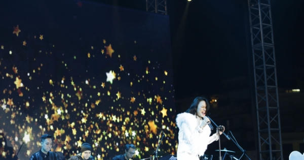 Mỹ Tâm xúc động khi nhiều fans đồng thanh hát cùng cô trong loạt tiết mục mới nhất