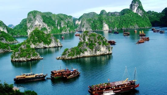 Quảng Ninh mở lại hoạt động dịch vụ, du lịch nội địa