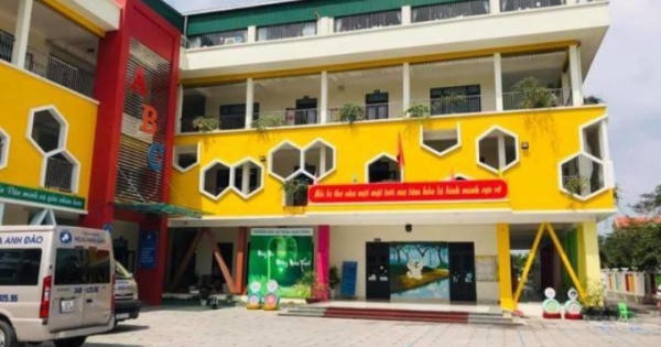 Buộc thôi việc hai cô giáo dùng dép đánh trẻ Buộc thôi việc hai cô giáo dùng dép đánh trẻ