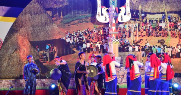 Festival Quảng Nam: Trình diễn nghi thức dựng cây Nêu tại huyện miền núi Tây Giang Festival Quảng Nam: Trình diễn nghi thức dựng cây Nêu tại huyện miền núi Tây Giang