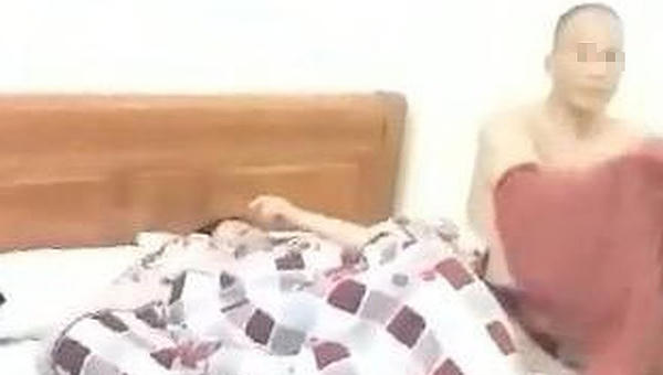 Lạng Sơn: Chồng 'nữ giáo viên lõa thể chữa sốt rét cho đồng nghiệp' lại 'bức xúc'