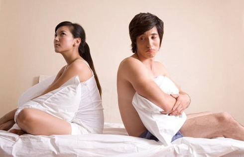 Dở khóc dở cười khi vợ chồng phải... "vạch phấn giữa nhà" Dở khóc dở cười khi vợ chồng phải... "vạch phấn giữa nhà"