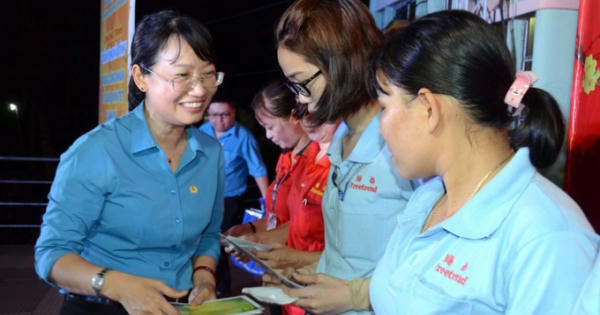 Tặng 5.000 vé xe, tàu hỏa, máy bay cho công nhân về Tết