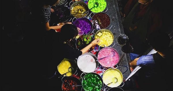 Với 24 món, tiệm chè "lườm lượp" đón hàng trăm khách hàng mỗi tối