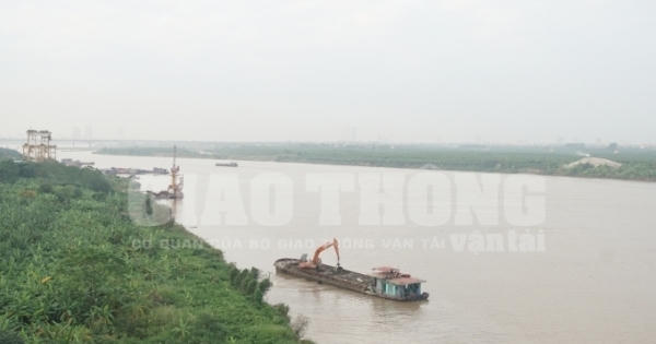 Điều tra, làm rõ phản ánh xả thải xuống sông Hồng