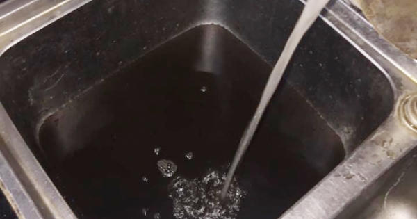 Hà Nội: Khu đô thị mới Tứ Hiệp nước sinh hoạt bẩn như "nước ao"