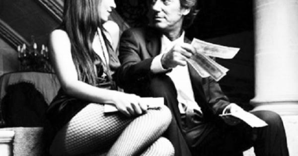 Dâng con gái cho người tình để đổi lấy công danh